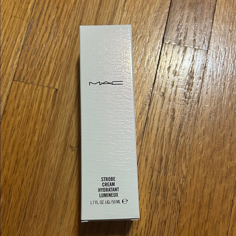 NWT MAC Strobe Cream in Goldlite